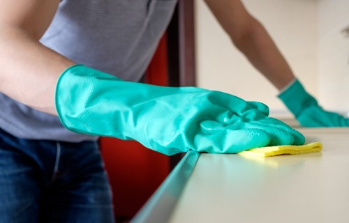 Hot water extraction cleaning for carpets in a local flat